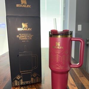 Stanley Limited Edition 40 oz Cranberry Flowstate Tumbler (Brand new in box)